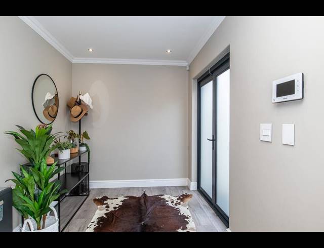 3 BEDROOM PROPERTY TO RENT IN CONSTANTIA